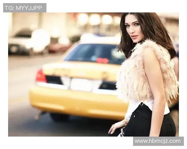 世界超模与足球明星的魅力碰撞时尚与运动的完美结合之旅